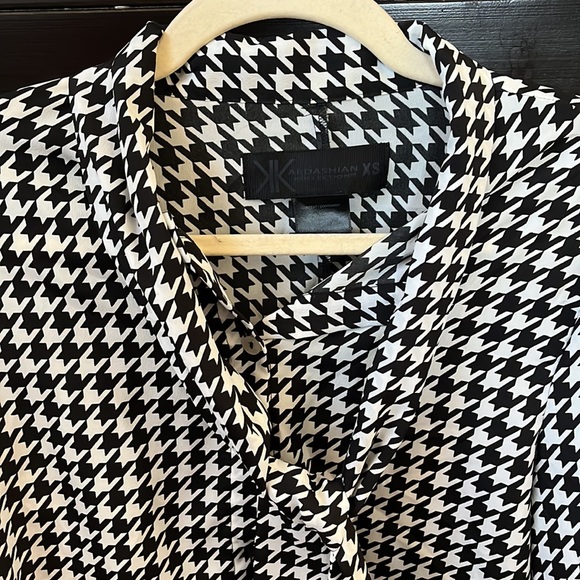 Kardashian Kollection Womens blouse. Size XS. Black and white check - Picture 2 of 3